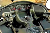 2-1  iPhone/AUX/USB/Bluetooth  -  Dension Gateway Lite BT  Honda Goldwing !